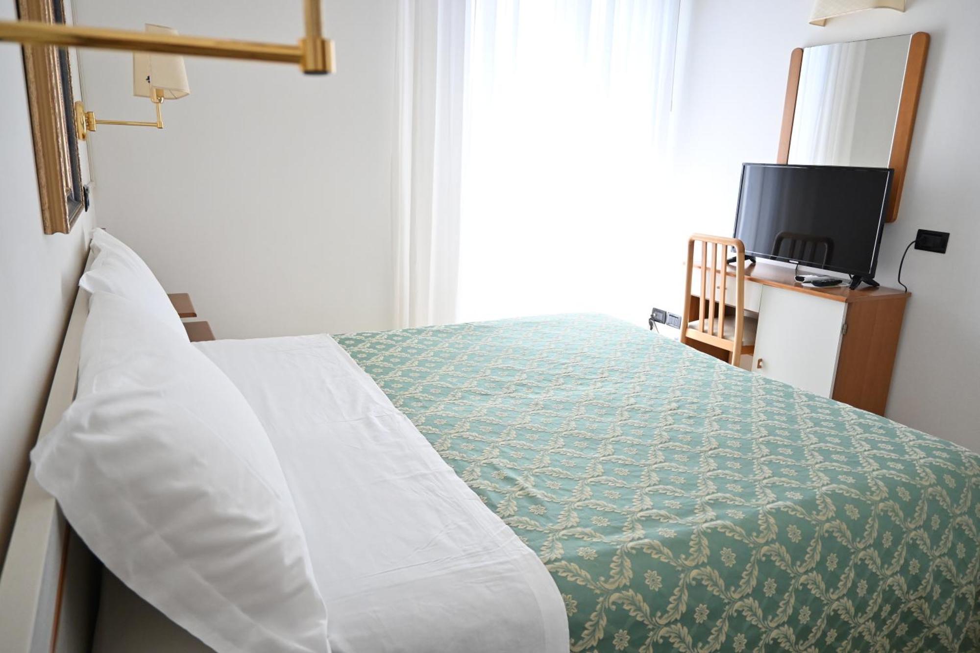 Montecarlo Hotel 3*
